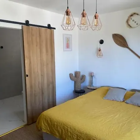 La Taniere Homestay *